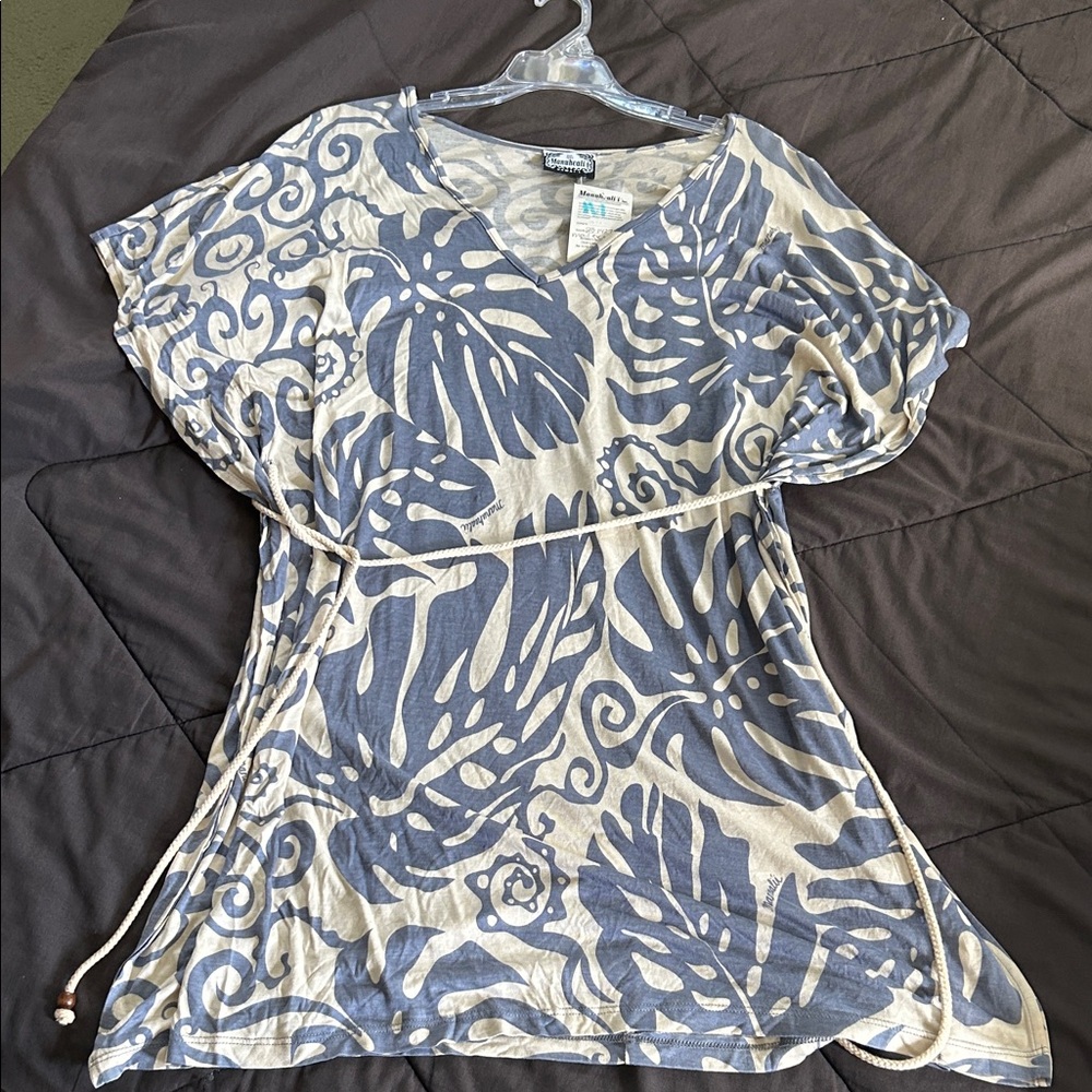 Manuhealii Blue and Cream Leaf Pattern Blouse